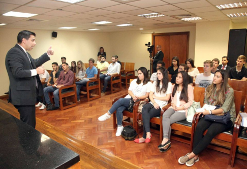 La Secretaría de Educación en Justicia en su primera actividad del año recibió esta mañana a los alumnos de la Universidad Paraguayo-Alemana