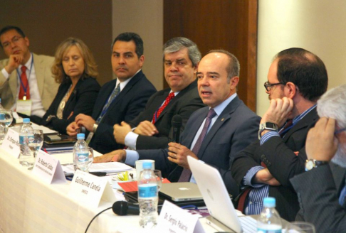 El doctor Roberto Caldas, presidente de la Corte Interamericana de Derechos Humanos, durante su disertación en el taller internacional.