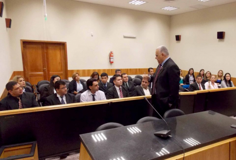 Alumnos de la carrera de Derecho de la Universidad San Lorenzo Paraguay, filial de Itauguá, visitaron la sede judicial de Cordillera.