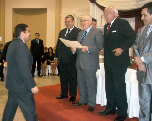 El ministro de la Corte Suprema de Justicia doctor Miguel Oscar Bajac participó de la entrega de títulos a 81 egresados de la Escuela Judicial en Concepción.
