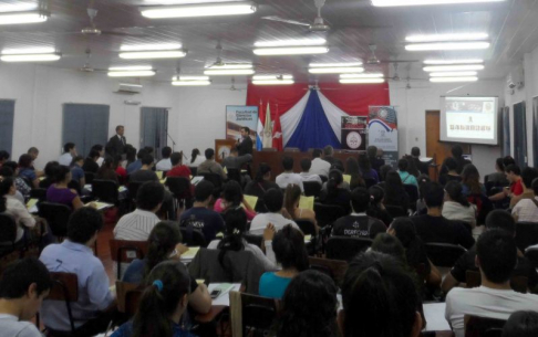 El encuentro contó con la presencia de estudiantes de la carrera de Derecho de la Universidad Nacional de Itapúa.