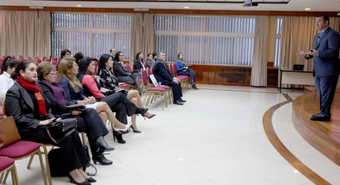 Conferencia internacional sobre “Imagen Pública para Dirigentes” en el Palacio de Justicia de Asunción.