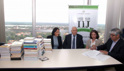 Firma del convenio de cooperación entre el Instituto de Investigaciones Jurídicas y el Centro de Estudios Antropológicos.
