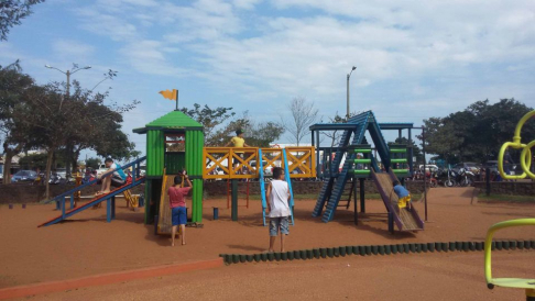 Parque infantil del Palacio de Justicia de Pedro Juan Caballero.