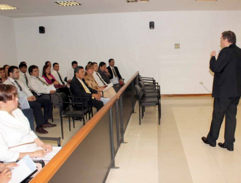 El taller de regulación de honorarios se desarrolló en la sede judicial de Concepción.