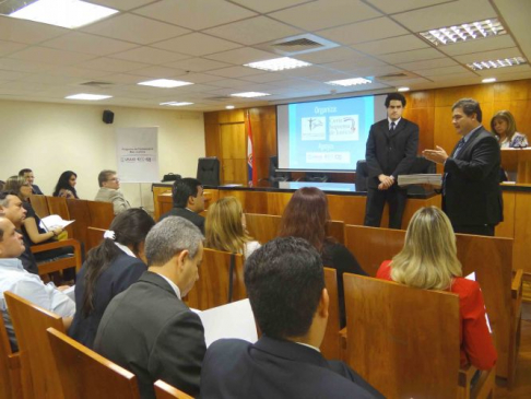 El encuentro se desarrolló en la sede del Palacio de Justicia de Asunción.
