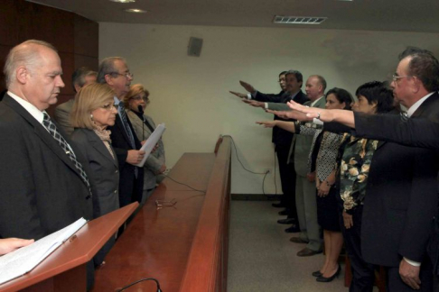 El juramento se llevó a cabo en el Palacio de Justicia de Asunción.