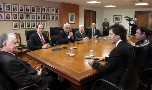 El presidente de la Corte Vìctor Nuñez recibió ayer a la comitiva encabezada por el ministro del Interior y el intendente de Asunciòn