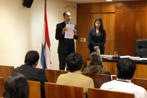 El asesor del Consejo de Administración Judicial, Juan José Martínez, disertó acerca de las resoluciones judiciales que ponen fin al proceso.