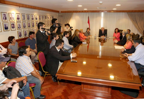 Familiares de víctimas de la dictadura fueron recibidos por el presidente de la Corte, Raúl Torres Kirmser, y las vicepresidentas Alicia Pucheta y Miryam Peña.