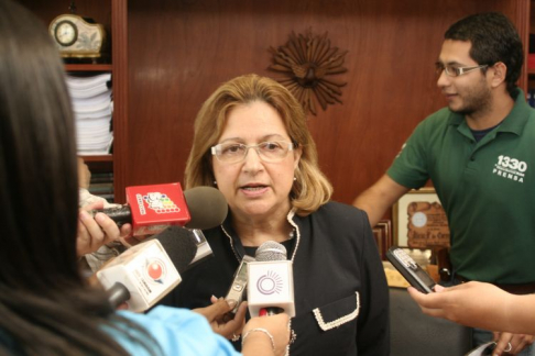 Presidenta de la Corte Suprema de Justicia Alicia Correa de Pucheta, brindando entrevista a periodistas.