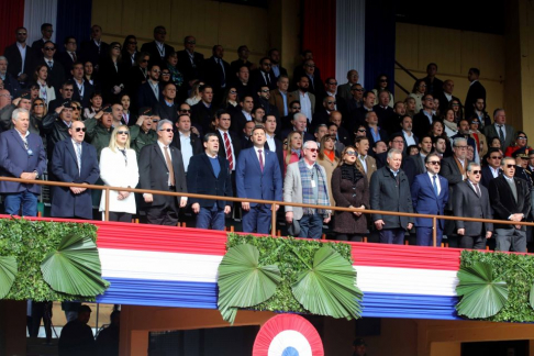 El presidente de la Corte Suprema, doctor César M. Diesel Junghanns, y el vicepresidente segundo, doctor Eugenio Jiménez Rolón, en el acto inaugural de la Expo Feria 2023.