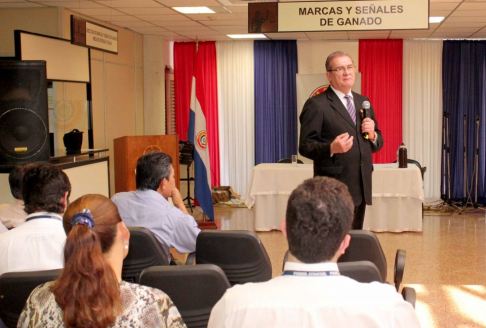 El magistrado Emiliano Rolón impartió el curso sobre ciencias penales en Concepción.