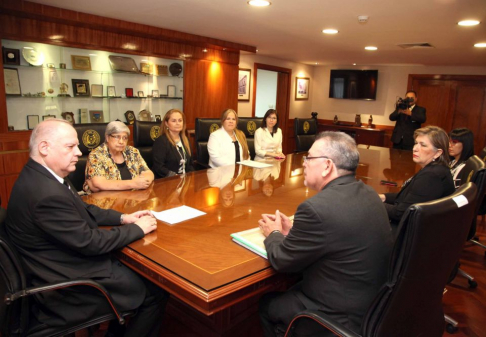 El presidente de la Corte Suprema de Justicia, Luis María Benítez Riera, recibió a la comisión organizadora de la Asociación de Jueces del Paraguay.