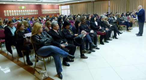 El expositor internacional Alberto Binder realizó una conferencia magistral en el Salón AUditorio del Palacio de Justicia de Asunción.