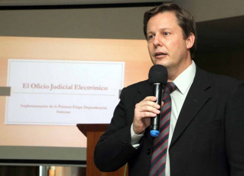 El magistrado Alberto Martínez Simón valoró la implementación de la remisión de oficios electrónicos vía internet.