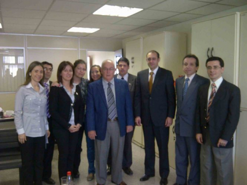 El ministro de la Corte Suprema, doctor Miguel Oscar Bajac junto al doctor Gustavo Calvinho y los participates del taller de capacitación.