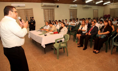 La secretaria general del Sindicato de Funcionarios Judiciales del Paraguay, Porfiria Ocholasky, y el superintendente general de Justicia, Rafael Monzón, participaron de la actividad.