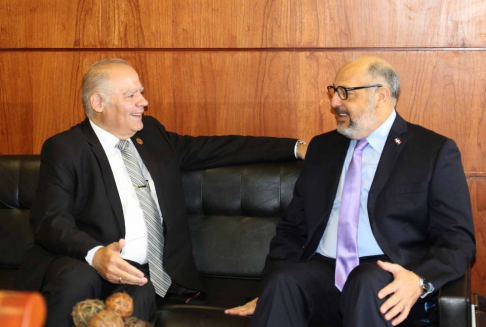 Esta mañana el titular de la Corte Suprema de Justicia, doctor Luis María Benítez Riera, mantuvo una reunión con el embajador de la República Dominicana, Marino Berigüete