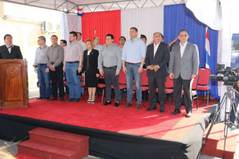 La presidenta Alicia Pucheta en compañía del presidente de la República, Horacio Cartes, junto a autoridades nacionales estuvieron en el acto de habilitación y entrega de aportes.