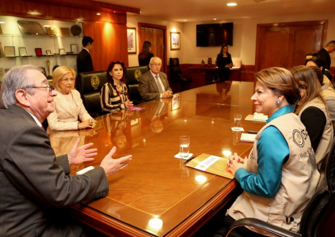 Observadora de la OEA mantuvo reunión con ministros de la Corte Suprema.