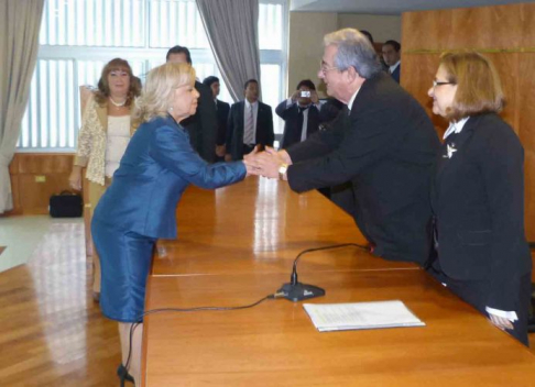 Los ministros de la Corte Suprema de Justicia, Raúl Torres Kirmser y Alicia Pucheta de Correa tomaron el juramento de rigor a los magistrados y agente fiscal