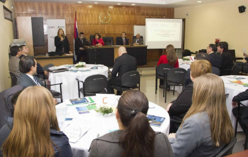 La jornada de difusión del PEI fue en la sala de juicios orales del Palacio de Justicia de Pilar.