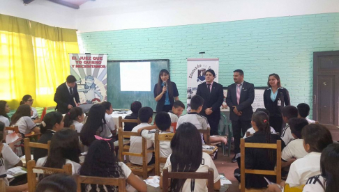 La licenciada Amada Herrera, encargada de la Secretaría, dio la bienvenida a los alumnos y presentó a los presentes el programa Educando en Justicia.