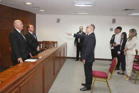 El abogado Humberto René Otazú Fernández prestó juramento como juez Penal de Delitos Económicos – Circunscripción Judicial de la Capital.