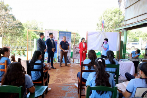 Charla educativa realizado en el Colegio Nacional Santa Bárbara, ubicado en la ciudad de Doctor Raúl Peña, de Alto Paraná.