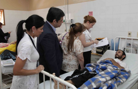 Durante la visita de las autoridades judiciales y del Ministerio de Justicia y Trabajo a los internos que fueron trasladados al Hospital de Coronel Oviedo.