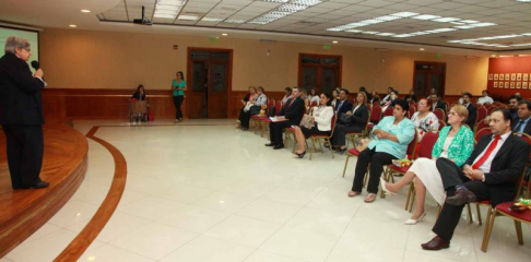 La presidenta de la Asociación de Jueces del Paraguay, Valentina Núñez, dio la apertura al curso de actualización en derecho penal organizado por el gremio.