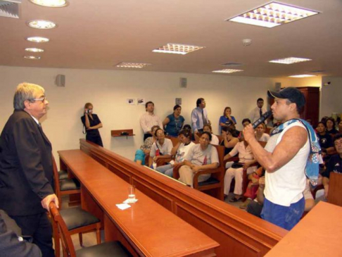 El Presidente de la Corte escuchó los reclamos de las víctimas del Cyuá Bolaños.