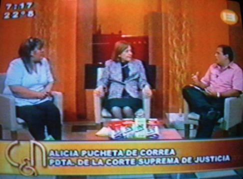 La presidenta de la Corte Suprema de Justicia, doctora Alicia Pucheta de Correa durante el programa “Café y Noticias” que se emite por Canal 13.