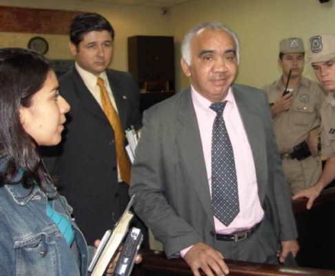 Fiscal Ismael Britez y el Abogado defensor Carlos Aguero Leon al finalizar el juicio 