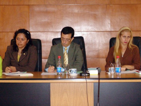 Los jueces Lourdes Sanabria, Wilfrido Peralta y María Doddy Báez, quienes integran el Tribunal que condenó al policía