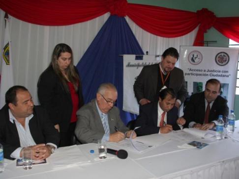 Un convenio similar se había firmado hace algunos meses con la comuna de Villa Elisa. El minisro Bajac también participó del convenio.
