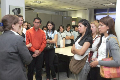 Universitarios y escolares visitaron en la fecha el Palacio de Justicia de la capital.