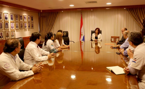 Reunión de ministra Peña con representantes de médicos