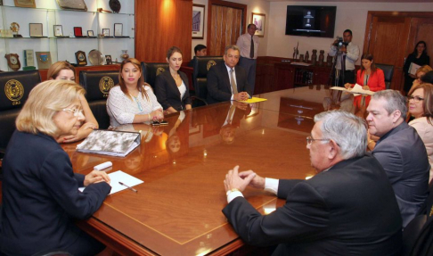 Reunión entre la titular de la Corte, doctora Alicia Pucheta de Correa, con representantes del Colegio de Abogados de Alto Paraná y la titular de la Coordinadora de Abogados.