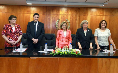 La ministra Alicia Pucheta de Correa encabezó la presentación del informe sobre el Derecho del Niño y la Niña.