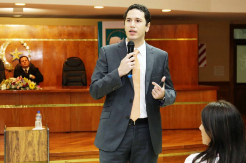 El procurador general de la República, Roberto Moreno, expuso acerca de la responsabilidad civil del Estado.