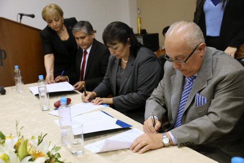 El ministro de la máxima instancia judicial, doctor Miguel Oscar Bajac y otras autoridades participaron esta mañana de la firma del Memorándum de Entendimiento.
