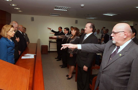 El acto de juramento se realizó ante los ministros Luis María Benítez Riera, Sindulfo Blanco, Alicia Pucheta de Correa y Gladys Bareiro de Módica.