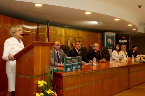 La presidenta de la Corte, Alicia Pucheta, se encargó de la presentación del libro "Una mirada a la Justicia Penal Juvenil".