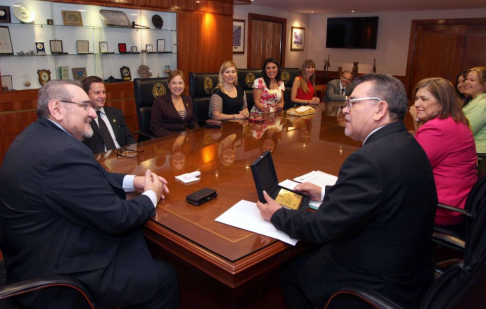En la Sala de Sesiones del Pleno el titular de la Corte, Antonio Fretes, recibió a los representantes de la Asociación de Jueces del Paraguay