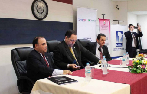 El director del Programa de Facilitadores Judiciales, Rigoberto Zarza, y el presidente de la Circunscripción de Guairá, Juan Carlos Bordón, destacaron la importancia del taller.