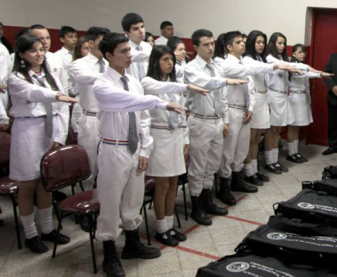 Juramento de Facilitadores Estudiantiles en el Colegio Gral. Bernardino Caballero, ex CNC.