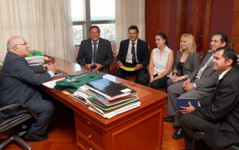 Momento de la reunión entre el ministro Sindulfo Blanco y los abogados de Mariano Roque Alonso.