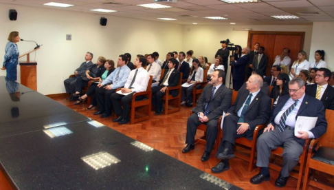La ministra Alicia Pucheta de Correa destacó la iniciativa que promueve la incorporación de jóvenes universitarios en el quehacer judicial.